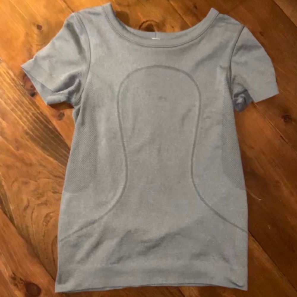 LULU LEMON Swiftly Tech short sleeve shirt in GRAY